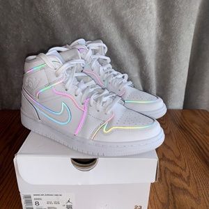 Jordan 1s iridescent size 8